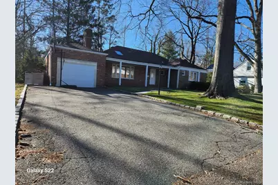8 Brampton Lane, Great Neck, NY 11023 - Photo 9