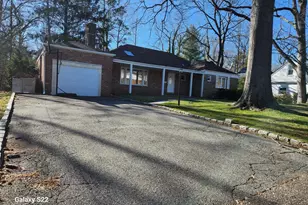 8 Brampton Ln, Great Neck, NY 11023 - Photo 9