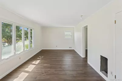 597 Old Country Road, Deer Park, NY 11729 - Photo 15
