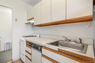 460 Old Town Rd, Port Jefferson Station, NY 11776 - Photo 15