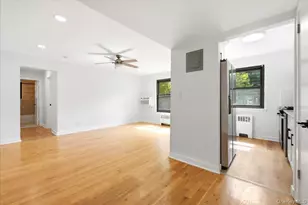 13 Terrace Cir, Great Neck, NY 11021 - Photo 9