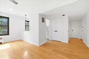 13 Terrace Cir, Great Neck, NY 11021 - Photo 11