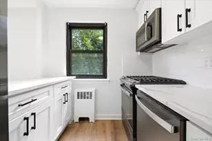 13 Terrace Cir, Great Neck, NY 11021 - Photo 5