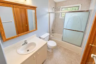 278 Lake Dr, Copiague, NY 11726 - Photo 11