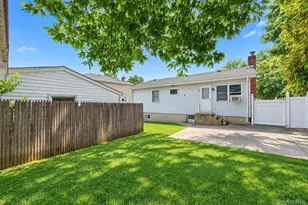 278 Lake Dr, Copiague, NY 11726 - Photo 3