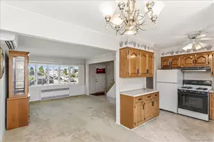 38 Croyden Ln, Hicksville, NY 11801 - Photo 9