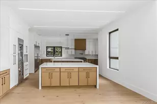 1080 Westminster Ave, Dix Hills, NY 11746 - Photo 11