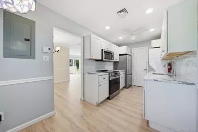 1101 Cabot Court N, Saint James, NY 11780 - Photo 5