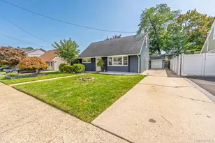 27 Park Ln, Bethpage, NY 11714 - Photo 3