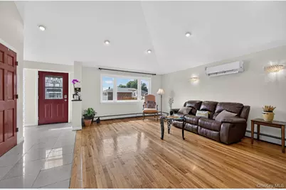 244 Halsey Avenue, Jericho, NY 11753 - Photo 3