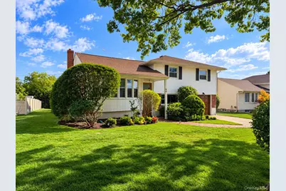 84 Robby Lane, Manhasset Hills, NY 11040 - Photo 3