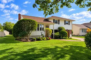 84 Robby Ln, Manhasset Hills, NY 11040 - Photo 3