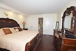 111 Cherry Valley Ave, Garden City, NY 11530 - Photo 17