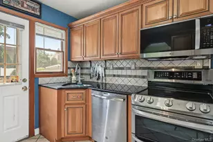15 Scholl Dr, Farmingdale, NY 11735 - Photo 11