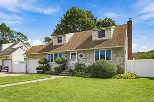 15 Scholl Dr, Farmingdale, NY 11735 - Photo 3