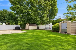 15 Scholl Dr, Farmingdale, NY 11735 - Photo 23