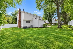 38 Waterford Dr, Wheatley Heights, NY 11798 - Photo 29