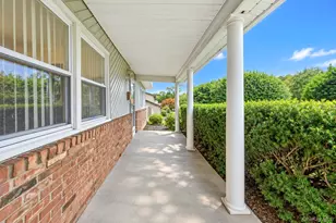 38 Waterford Dr, Wheatley Heights, NY 11798 - Photo 3