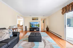 38 Waterford Dr, Wheatley Heights, NY 11798 - Photo 9