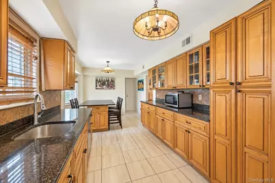 38 Waterford Drive, Wheatley Heights, NY 11798 - Photo 15