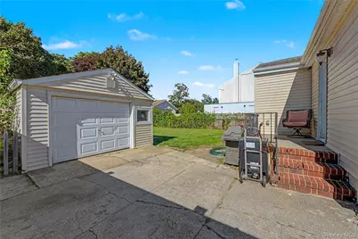 410 10th Street, West Babylon, NY 11704 - Photo 5