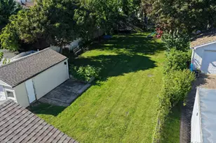 410 10th St, West Babylon, NY 11704 - Photo 3