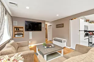 21 Aberdeen Dr, Mastic, NY 11950 - Photo 7