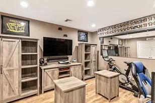 21 Aberdeen Dr, Mastic, NY 11950 - Photo 15