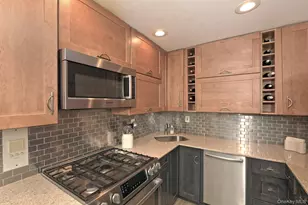 370 W Broadway, Long Beach, NY 11561 - Photo 9