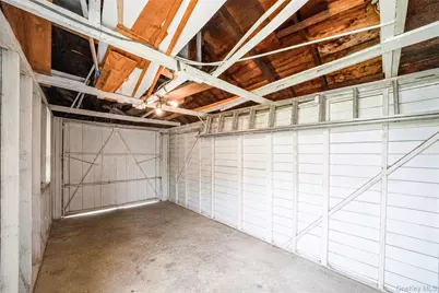 26903 Union Turnpike, New York, NY 11040 - Photo 31