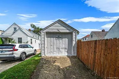 26903 Union Turnpike, New York, NY 11040 - Photo 9