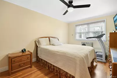 137 E 235th Street, Bronx, NY 10470 - Photo 15