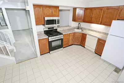 161 Treetop Circle #161, Nanuet, NY 10954 - Photo 17