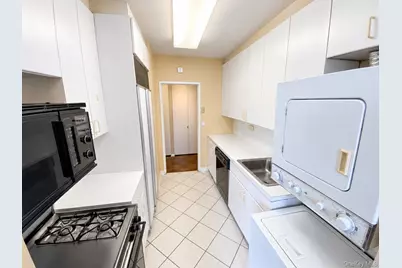 27010 Grand Central Parkway #10S, Floral Park, NY 11005 - Photo 9