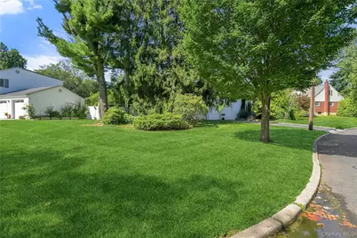 19 W Farms Lane, Commack, NY 11725 - Photo 31