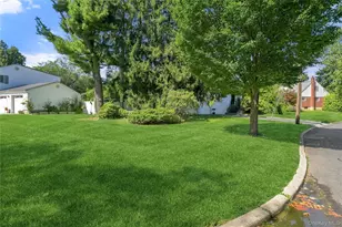 19 W Farms Ln, Commack, NY 11725 - Photo 31
