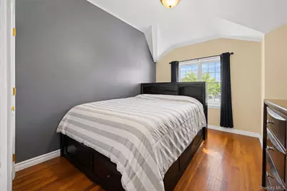 577 Aztec Place, Far Rockaway, NY 11691 - Photo 5