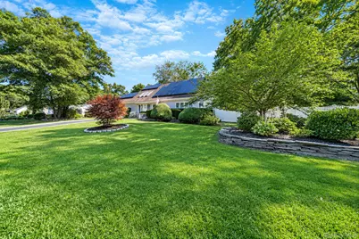 17 Fenwick Avenue, Farmingville, NY 11738 - Photo 3