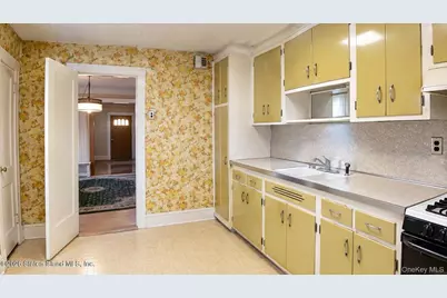 79-52 77th, Glendale, NY 11385 - Photo 7