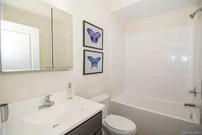 312 Ashley Court Avenue, North Babylon, NY 11703 - Photo 23