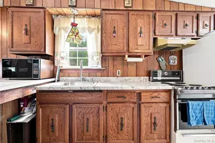 76 Queen Rd, Rocky Point, NY 11778 - Photo 5