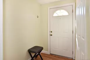 35 Montauk Dr, Bay Shore, NY 11706 - Photo 5