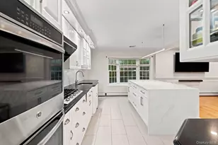 89 Brook Ct S, New Hyde Park, NY 11040 - Photo 7