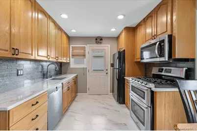 41 Cornell Lane, Hicksville, NY 11801 - Photo 11