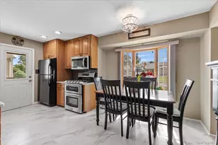 41 Cornell Ln, Hicksville, NY 11801 - Photo 9