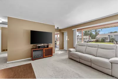 41 Cornell Lane, Hicksville, NY 11801 - Photo 3