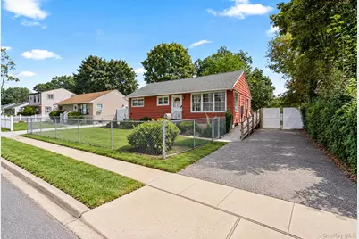 5 Prospect Street W, Amityville, NY 11701 - Photo 3