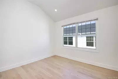 48 N Linwood #B, Port Washington, NY 11050 - Photo 13