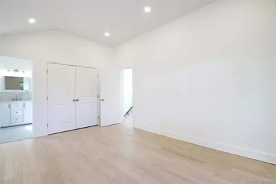 48 N Linwood #B, Port Washington, NY 11050 - Photo 11