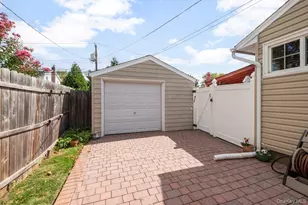 45 Berkshire Rd, Hicksville, NY 11801 - Photo 23